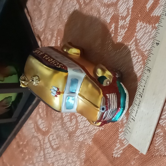 SCHOOL BUS BLOWN GLASS CHRISTMAS ORNAMENT - Picture 2 of 9